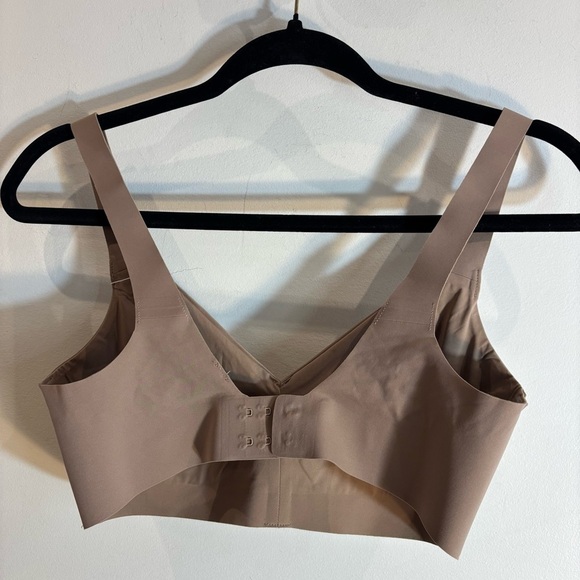 LULULEMON Sz 34D Tan Intimate Sports Bra Lined Underwire Free Unpadded - Picture 4 of 7